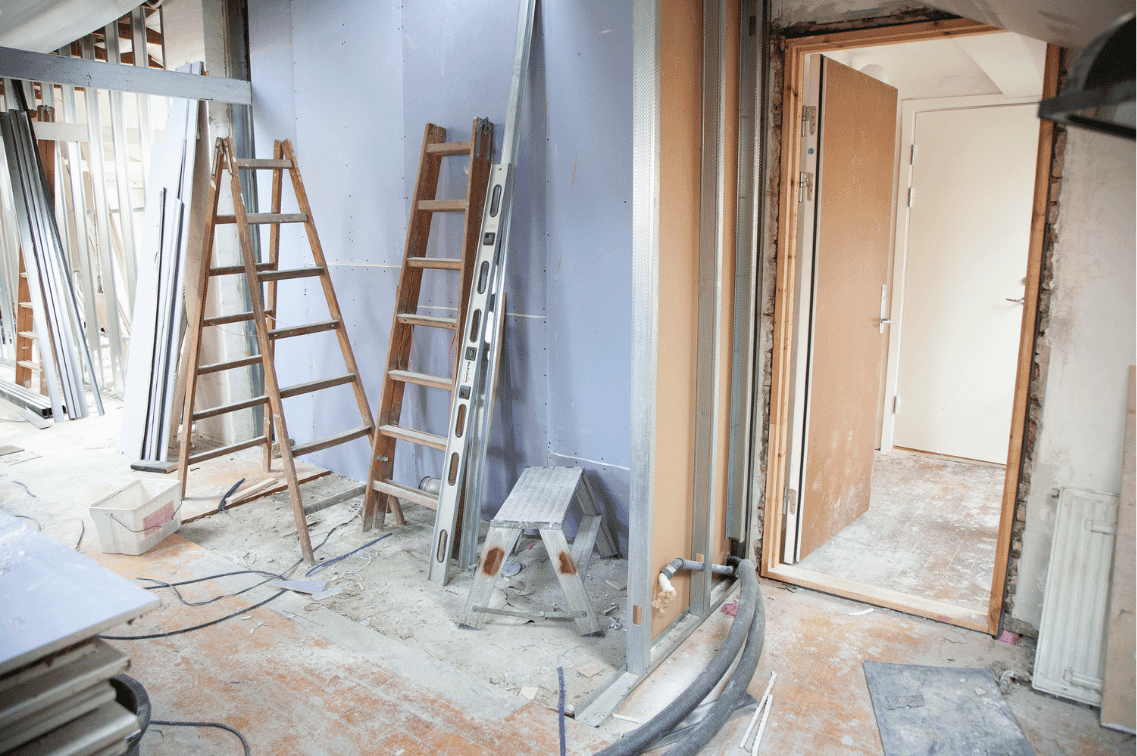 Metallständerwerk einer Trockenbauwand mit eingelegter Dämmung